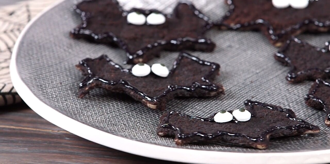 Food For Halloween: How to Make Chocolate Churro Bats