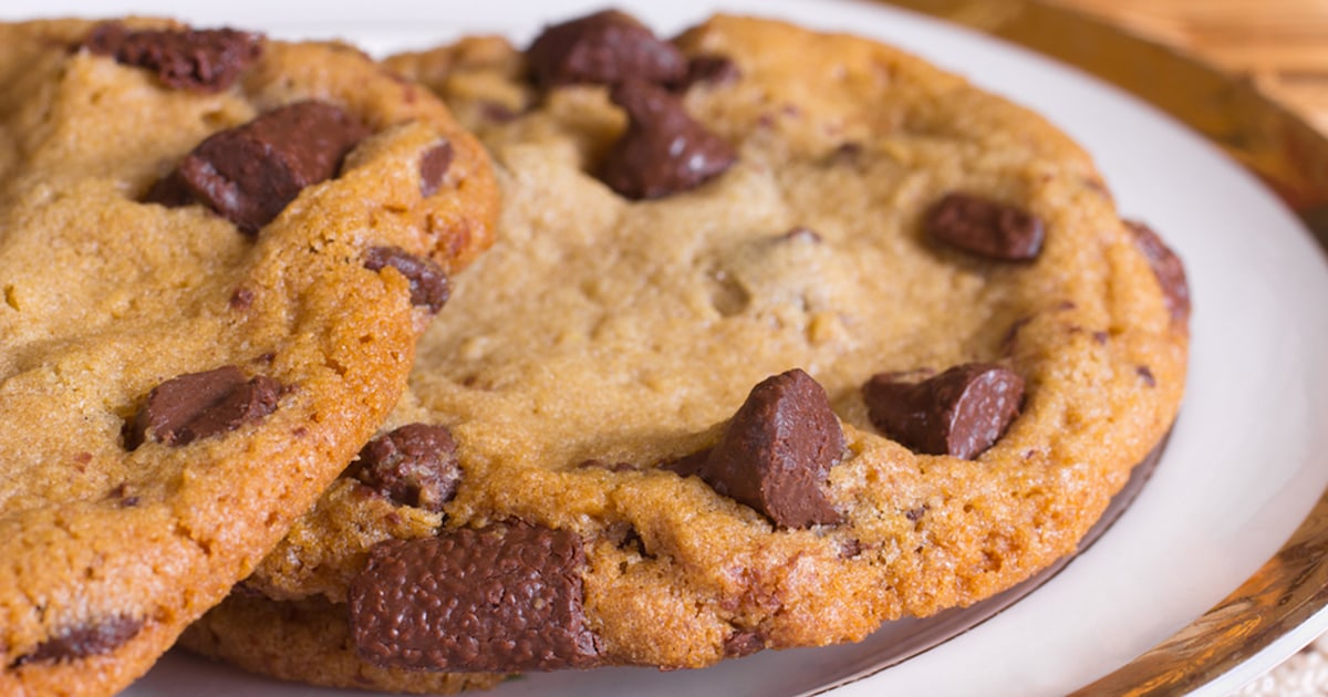 chocolate chip cookies closeup tease today 160804