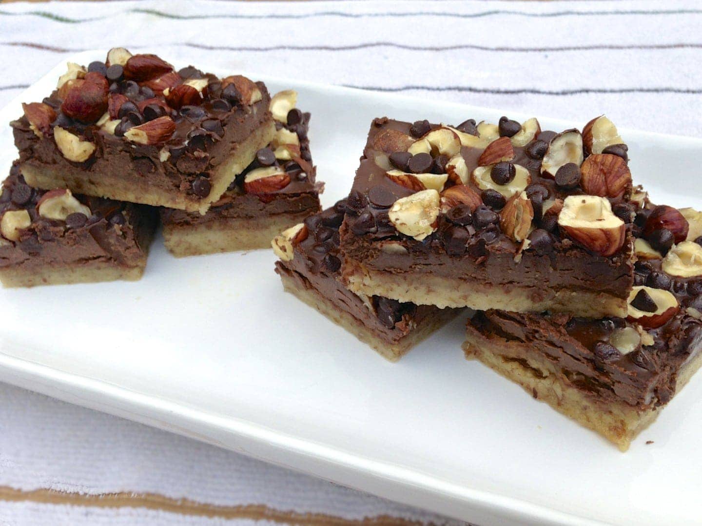 paleo chocolaty hazelnut cookie bar